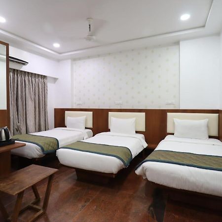 Hotel Center Point سولابور المظهر الخارجي الصورة