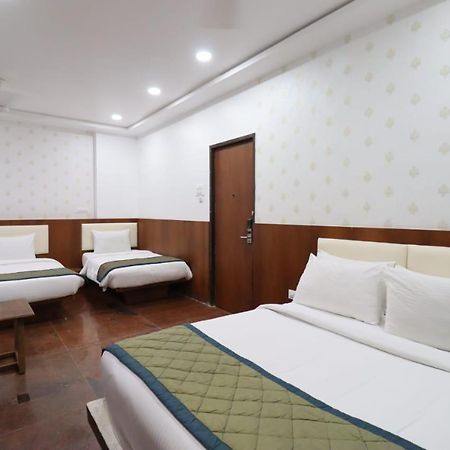 Hotel Center Point سولابور المظهر الخارجي الصورة