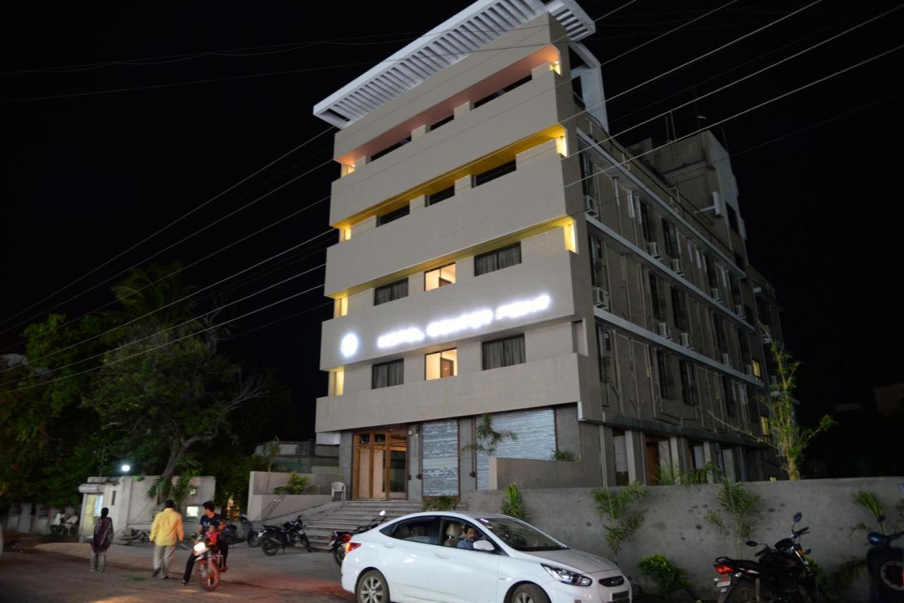 Hotel Center Point سولابور المظهر الخارجي الصورة
