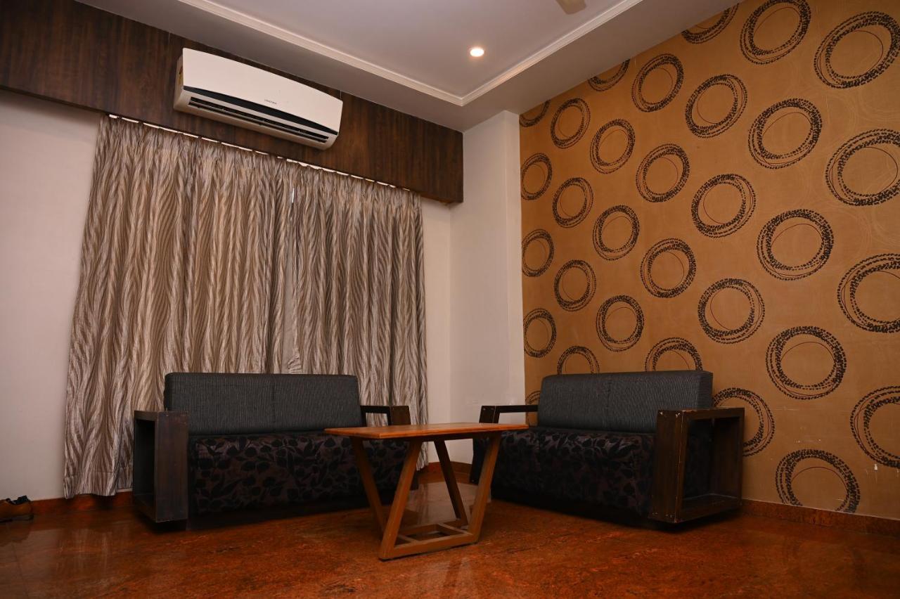 Hotel Center Point سولابور المظهر الخارجي الصورة